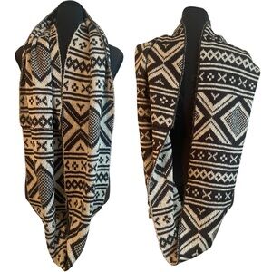 Black and Cream Geometric Knit Scarf